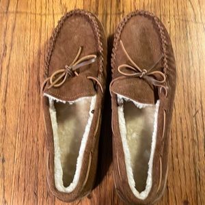 Men’s George Leather with sherpa inside moccasin style slippers. Size 11-12